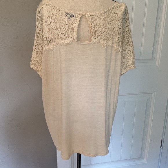 Shaping & Smoothing Twist Front Top - Picture 7 of 9